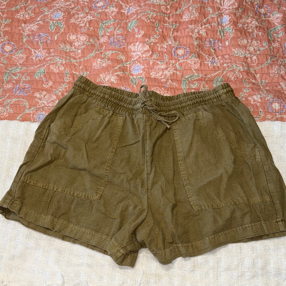 Universal Thread Olive Green Women's Casual Shorts
